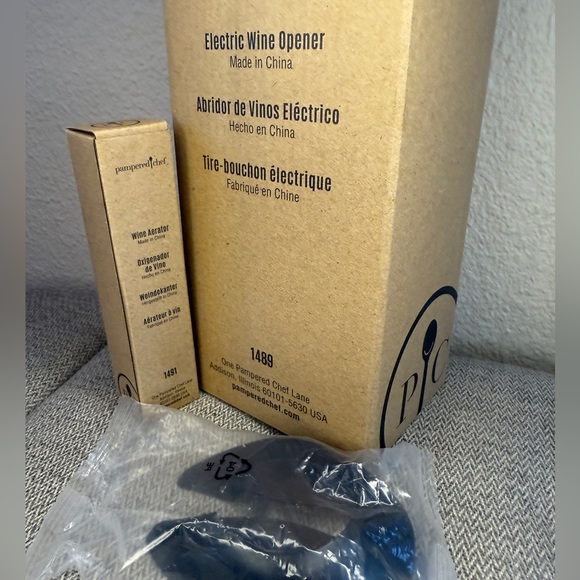 Electric Wine Opener + Wine Aerator Bundle — Pampered Chef - Picture 17 of 17